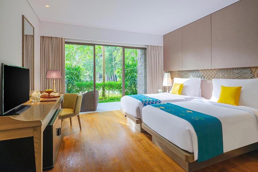 Classic Twin Pool View Room