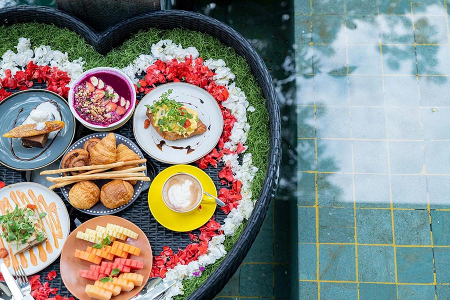Floating Breakfast